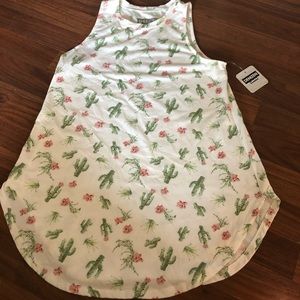 Super cute cactus tank🌵🌸 NWT